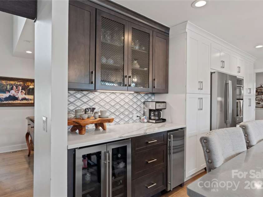 4039 5th Street, Hickory, NC 28601.  MLS# CAR4247859, YatesRealty ID 14618. 