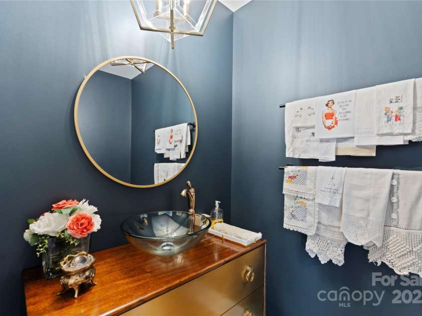 4039 5th Street, Hickory, NC 28601.  MLS# CAR4247859, YatesRealty ID 14618. 