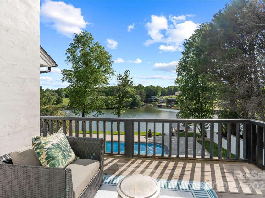 4039 5th Street, Hickory, NC 28601.  MLS# CAR4247859, YatesRealty ID 14618. 