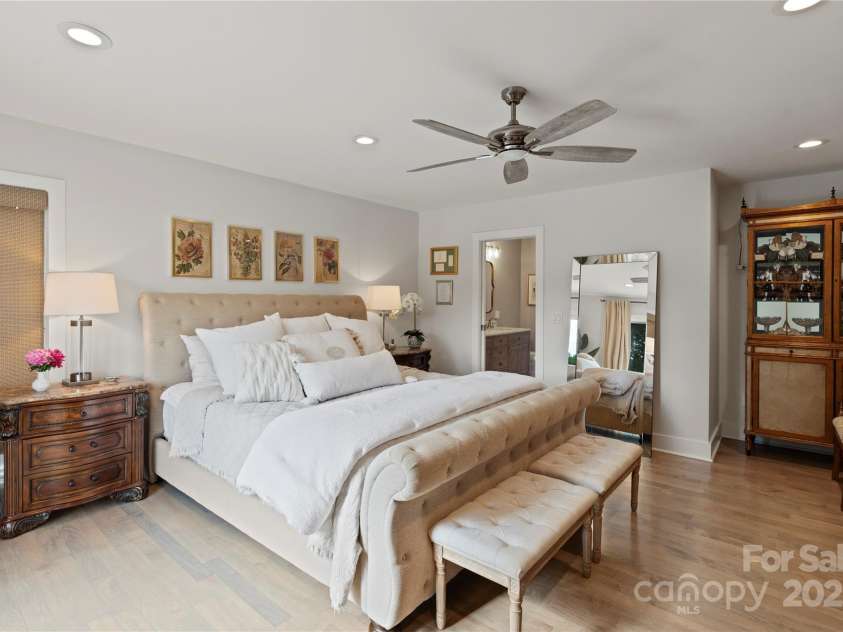 4039 5th Street, Hickory, NC 28601.  MLS# CAR4247859, YatesRealty ID 14618. 