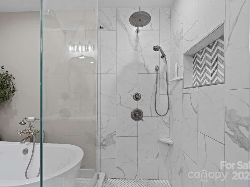 4039 5th Street, Hickory, NC 28601.  MLS# CAR4247859, YatesRealty ID 14618. 