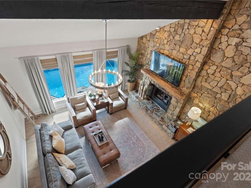 4039 5th Street, Hickory, NC 28601.  MLS# CAR4247859, YatesRealty ID 14618. 