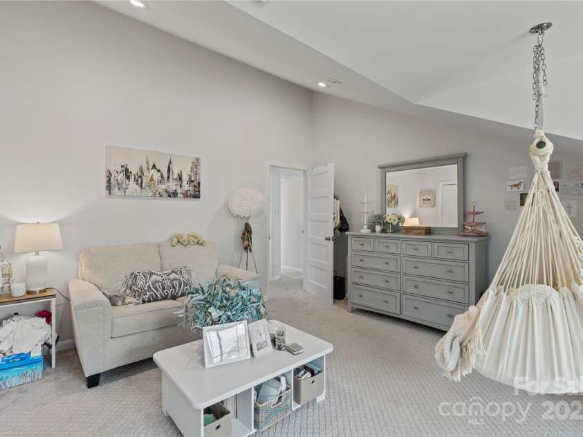 4039 5th Street, Hickory, NC 28601.  MLS# CAR4247859, YatesRealty ID 14618. 