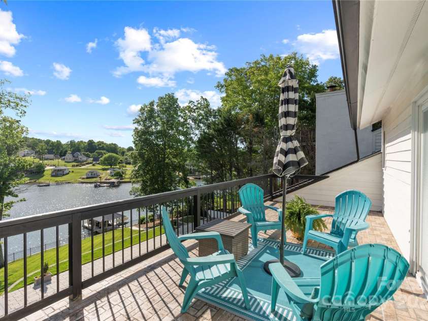 4039 5th Street, Hickory, NC 28601.  MLS# CAR4247859, YatesRealty ID 14618. 