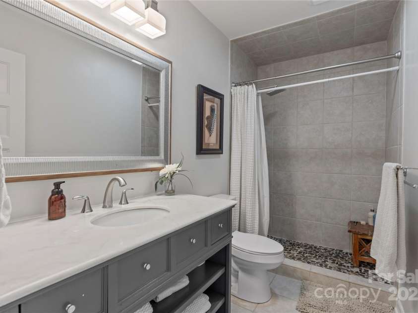 4039 5th Street, Hickory, NC 28601.  MLS# CAR4247859, YatesRealty ID 14618. 