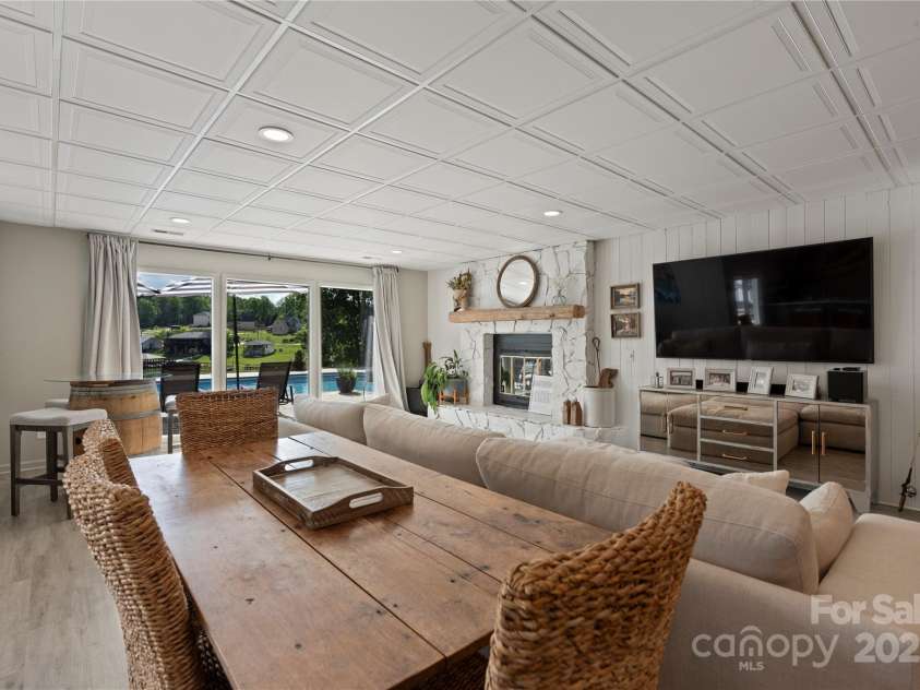 4039 5th Street, Hickory, NC 28601.  MLS# CAR4247859, YatesRealty ID 14618. 