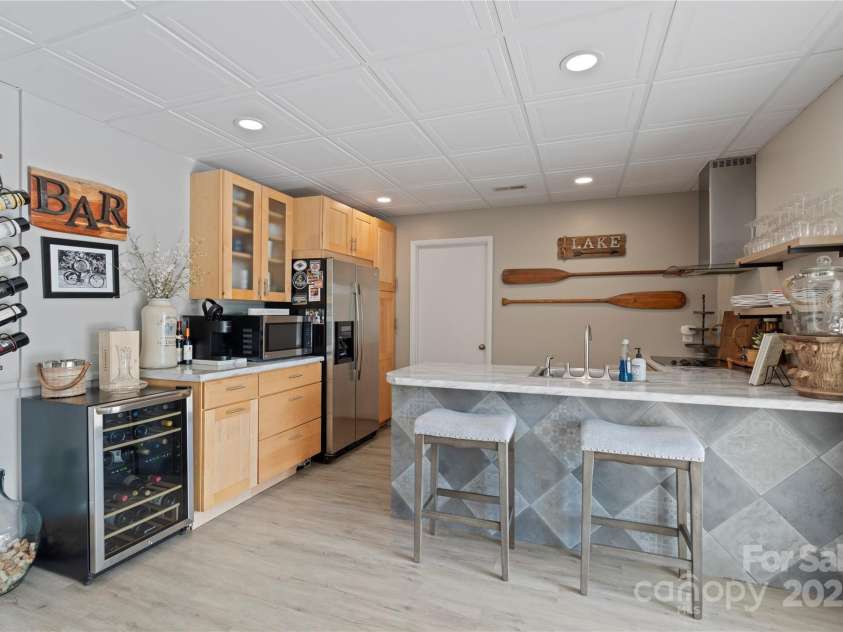 4039 5th Street, Hickory, NC 28601.  MLS# CAR4247859, YatesRealty ID 14618. 