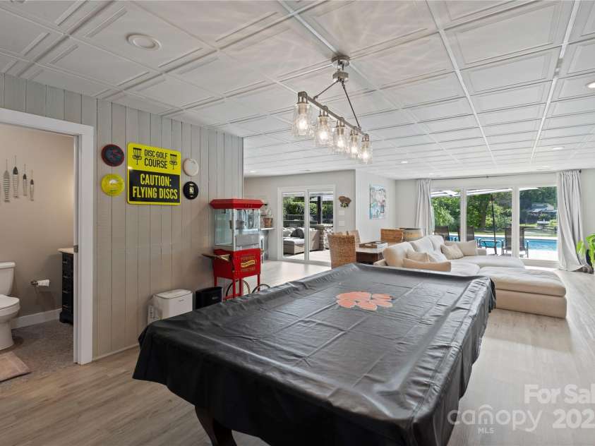 4039 5th Street, Hickory, NC 28601.  MLS# CAR4247859, YatesRealty ID 14618. 