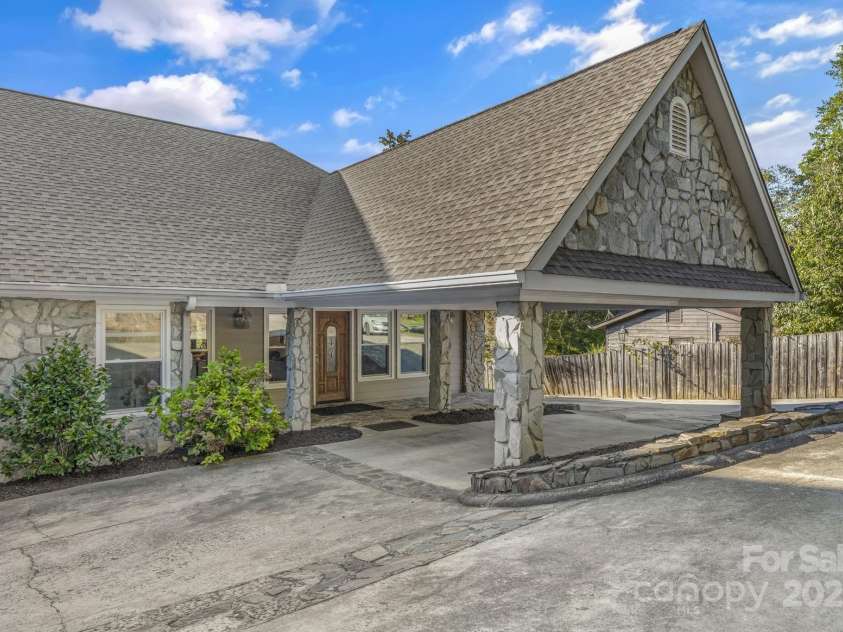 10 Scout Road, Greenville, SC 29611.  MLS# CAR4318926, YatesRealty ID 1462. 