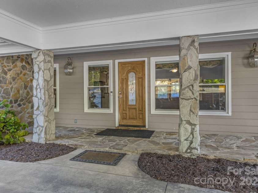 10 Scout Road, Greenville, SC 29611.  MLS# CAR4318926, YatesRealty ID 1462. 