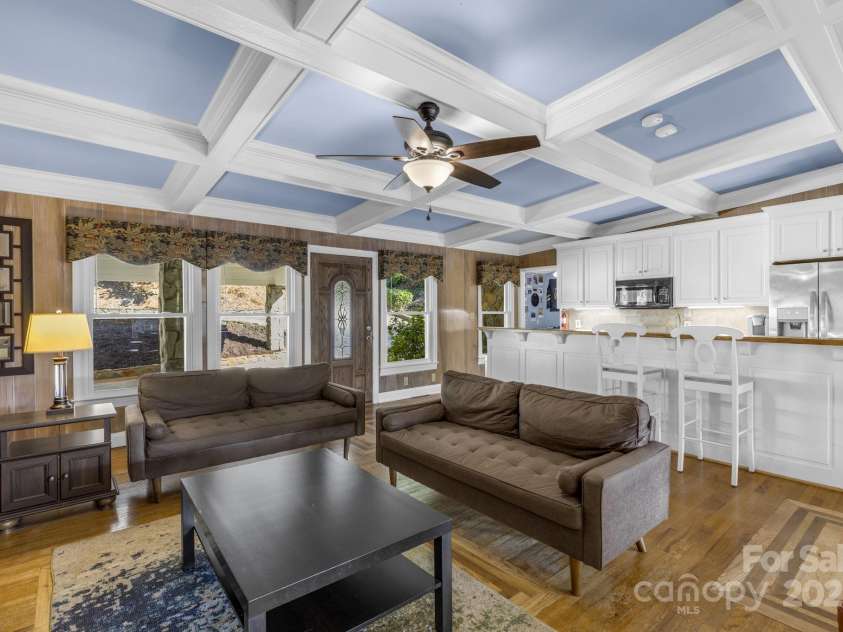 10 Scout Road, Greenville, SC 29611.  MLS# CAR4318926, YatesRealty ID 1462. 