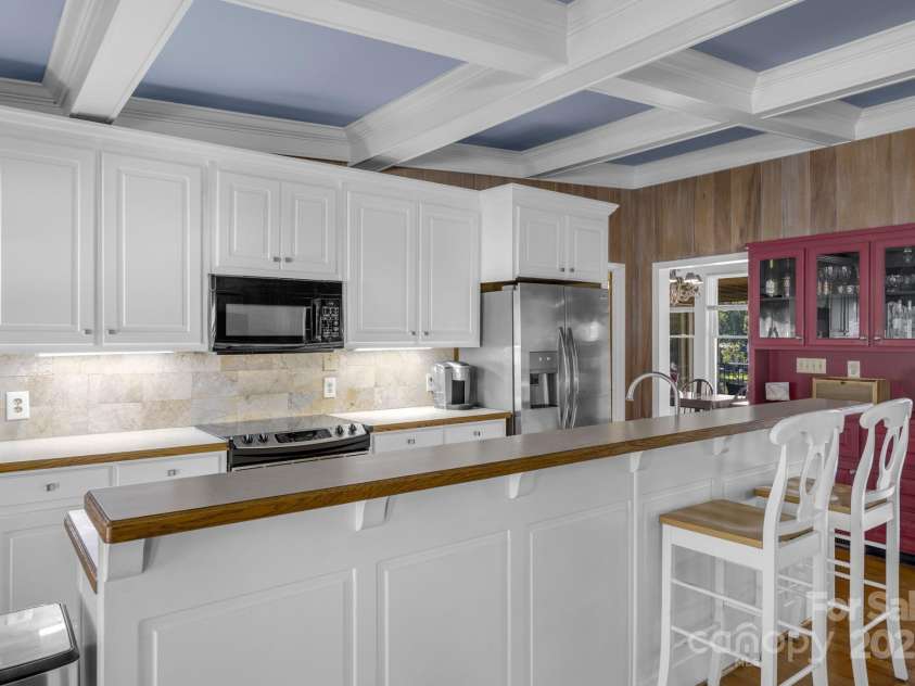 10 Scout Road, Greenville, SC 29611.  MLS# CAR4318926, YatesRealty ID 1462. 