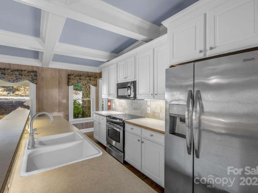 10 Scout Road, Greenville, SC 29611.  MLS# CAR4318926, YatesRealty ID 1462. 