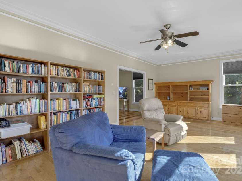 10 Scout Road, Greenville, SC 29611.  MLS# CAR4318926, YatesRealty ID 1462. 