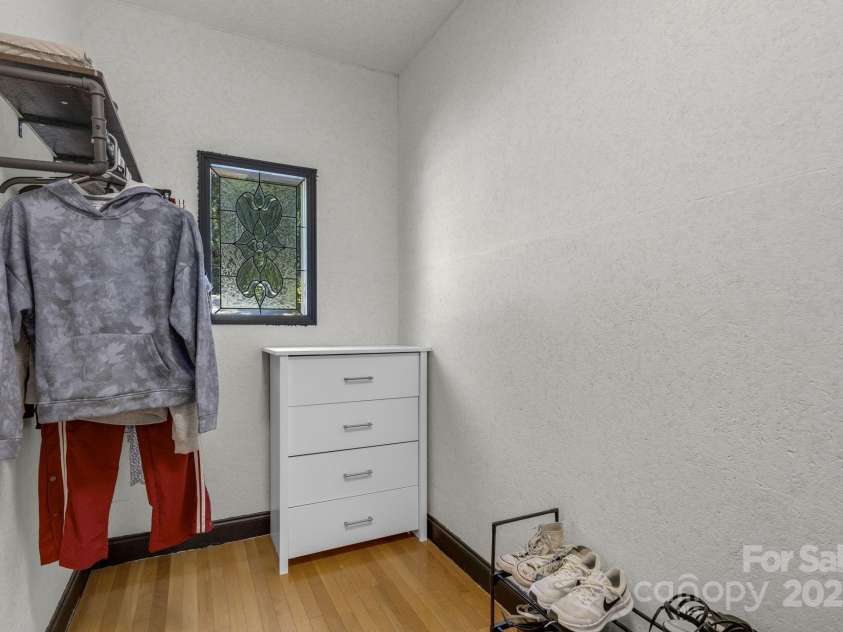 10 Scout Road, Greenville, SC 29611.  MLS# CAR4318926, YatesRealty ID 1462. 