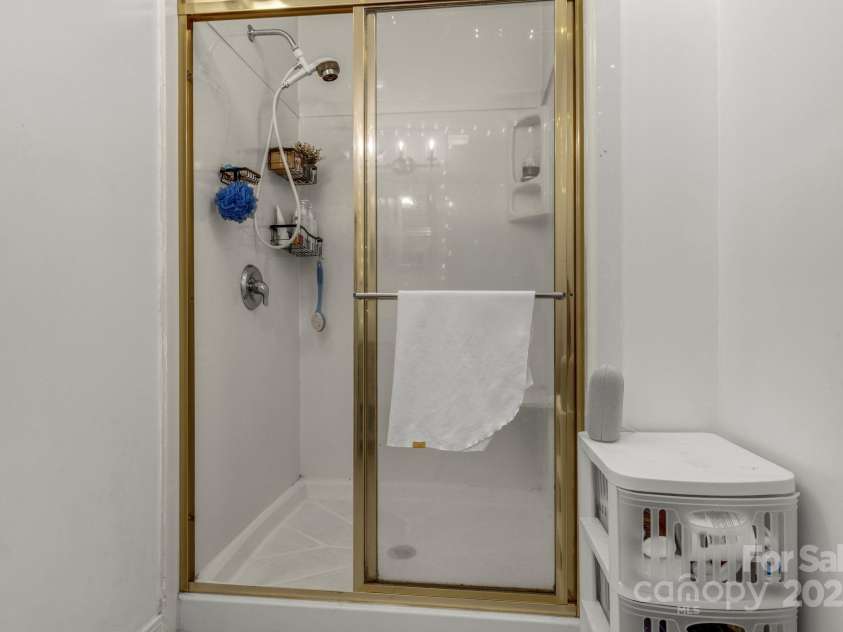 10 Scout Road, Greenville, SC 29611.  MLS# CAR4318926, YatesRealty ID 1462. 