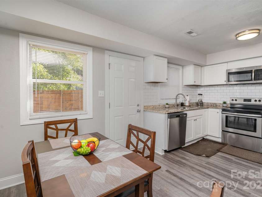 1512 Seigle Avenue, Charlotte, NC 28205.  MLS# CAR4292674, YatesRealty ID 14620. Dining Room