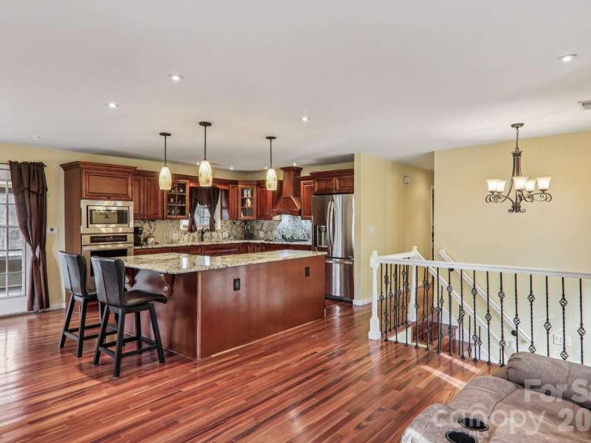 5 Granite Drive, Hendersonville, NC 28792.  MLS# CAR4345194, YatesRealty ID 14620. 