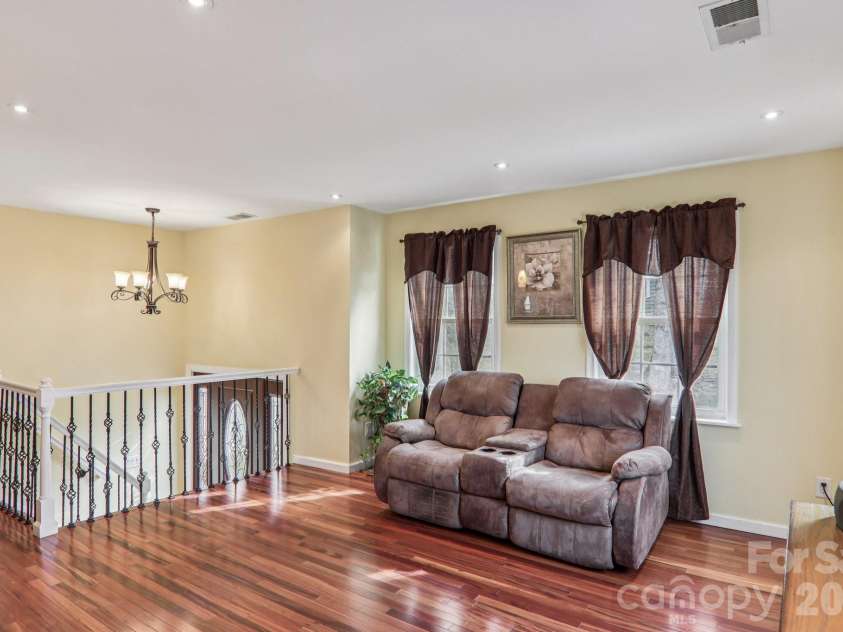 5 Granite Drive, Hendersonville, NC 28792.  MLS# CAR4345194, YatesRealty ID 14620. 