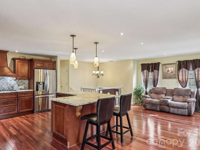 5 Granite Drive, Hendersonville, NC 28792.  MLS# CAR4345194, YatesRealty ID 14620. 