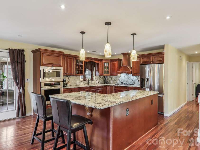 5 Granite Drive, Hendersonville, NC 28792.  MLS# CAR4345194, YatesRealty ID 14620. 