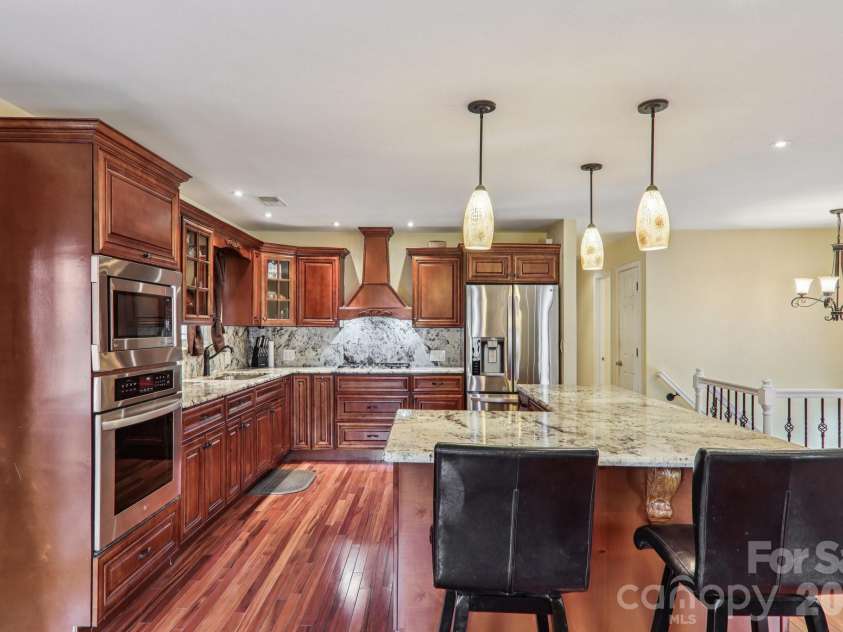 5 Granite Drive, Hendersonville, NC 28792.  MLS# CAR4345194, YatesRealty ID 14620. 