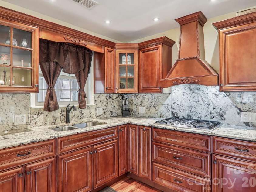5 Granite Drive, Hendersonville, NC 28792.  MLS# CAR4345194, YatesRealty ID 14620. 