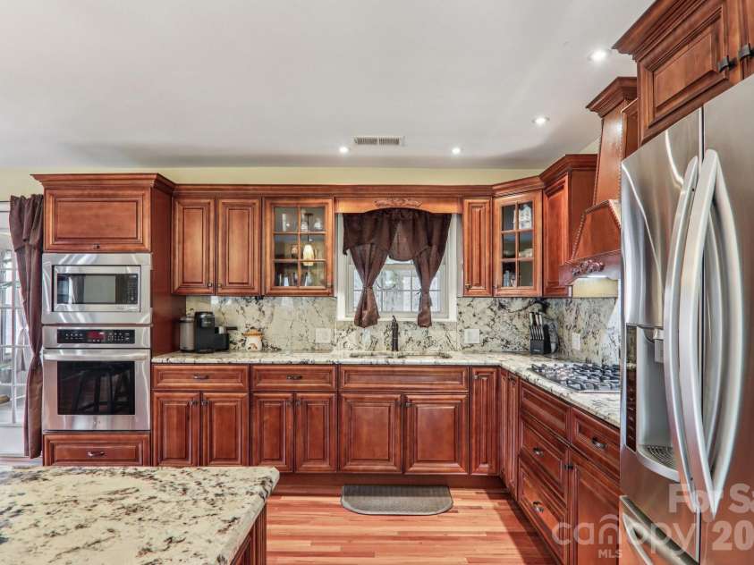 5 Granite Drive, Hendersonville, NC 28792.  MLS# CAR4345194, YatesRealty ID 14620. 