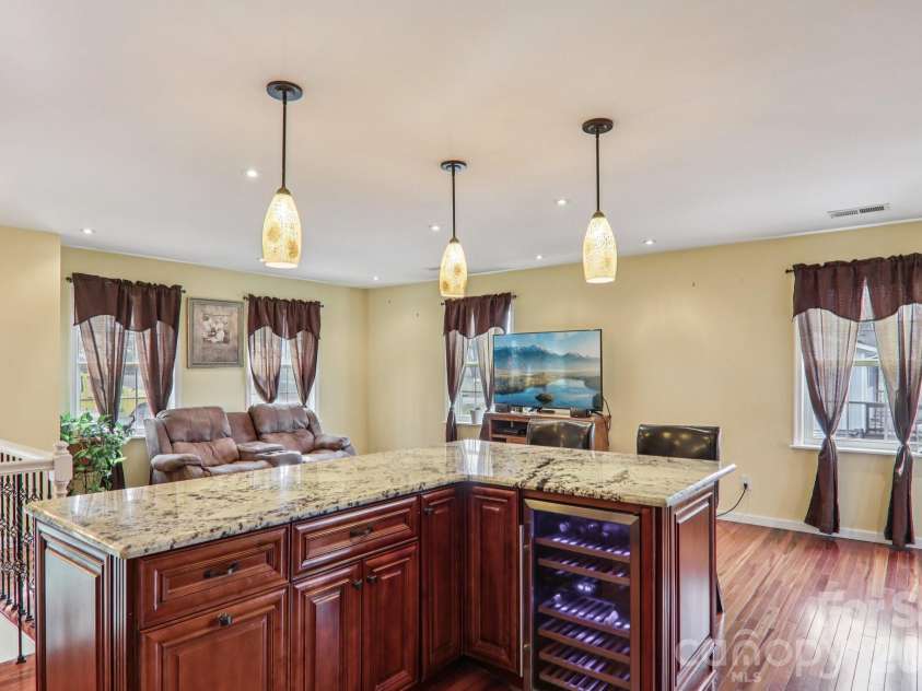5 Granite Drive, Hendersonville, NC 28792.  MLS# CAR4345194, YatesRealty ID 14620. 