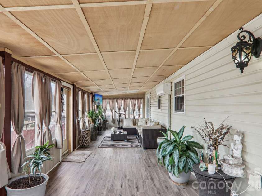 5 Granite Drive, Hendersonville, NC 28792.  MLS# CAR4345194, YatesRealty ID 14620. 