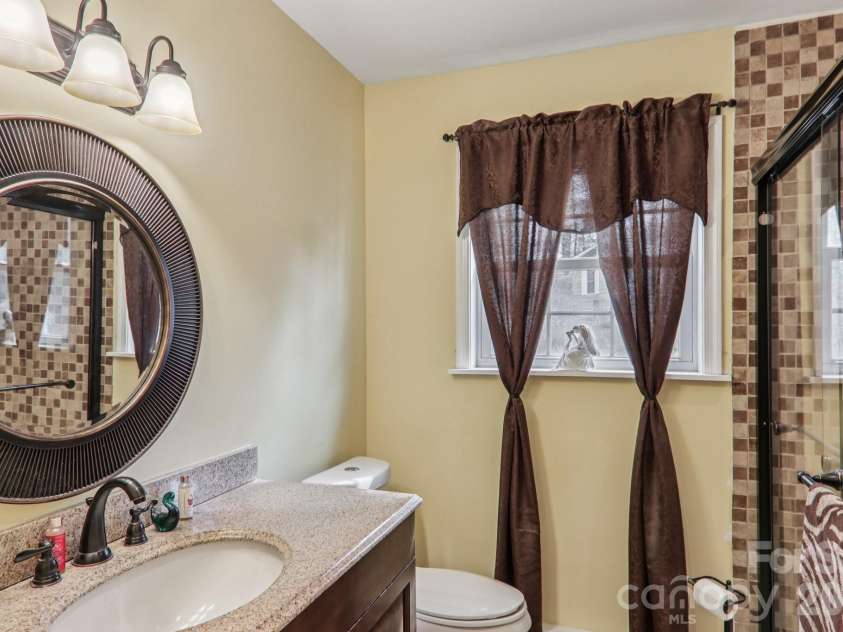 5 Granite Drive, Hendersonville, NC 28792.  MLS# CAR4345194, YatesRealty ID 14620. 