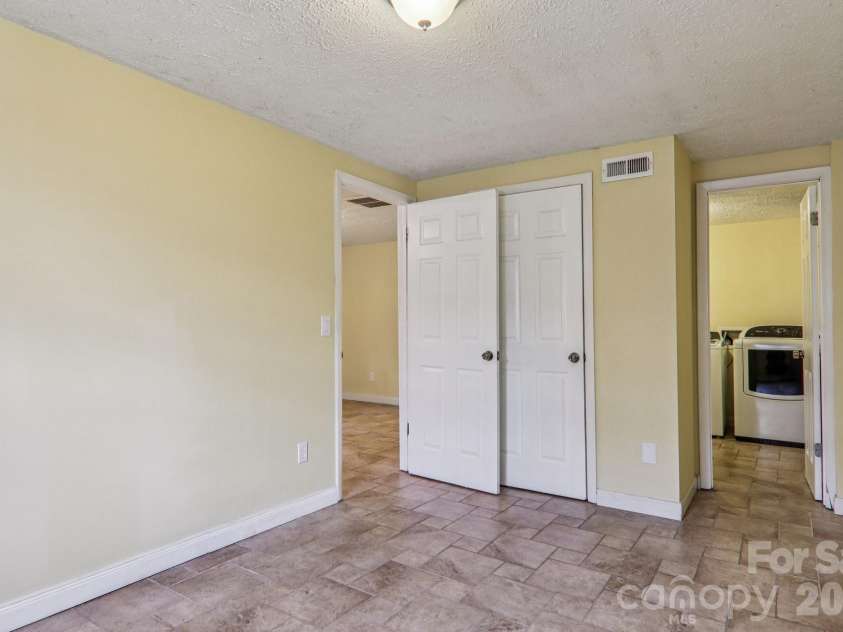 5 Granite Drive, Hendersonville, NC 28792.  MLS# CAR4345194, YatesRealty ID 14620. 