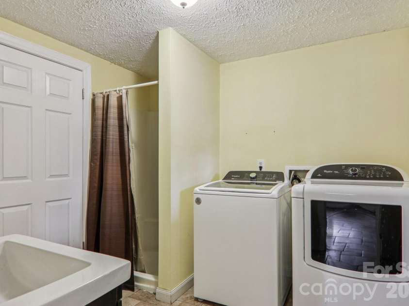 5 Granite Drive, Hendersonville, NC 28792.  MLS# CAR4345194, YatesRealty ID 14620. 