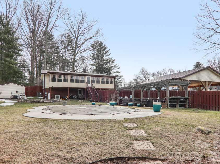 5 Granite Drive, Hendersonville, NC 28792.  MLS# CAR4345194, YatesRealty ID 14620. 