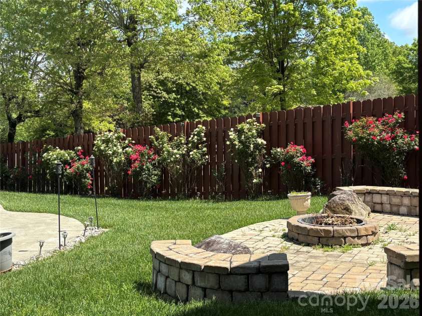 5 Granite Drive, Hendersonville, NC 28792.  MLS# CAR4345194, YatesRealty ID 14620. 