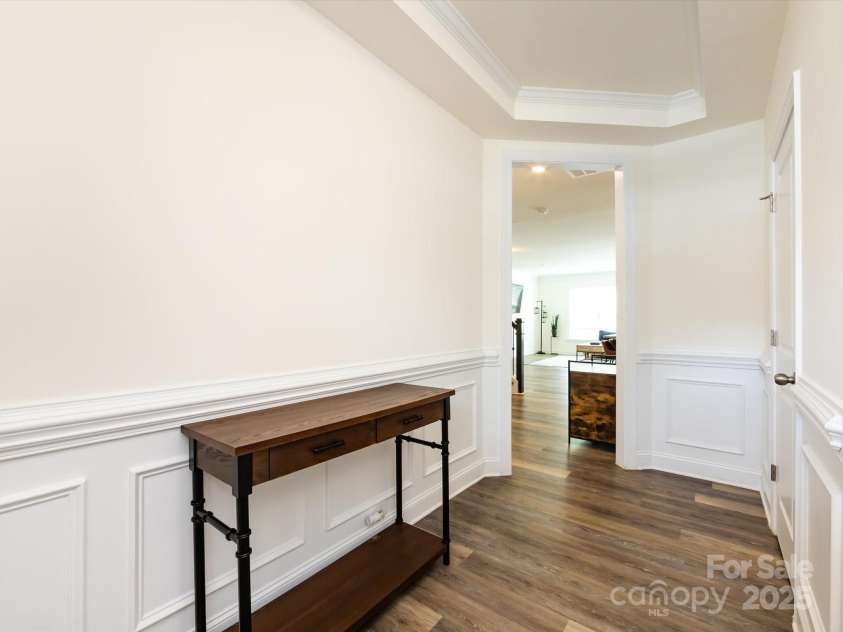 2141 Bexar Trail, Matthews, NC 28105.  MLS# CAR4255990, YatesRealty ID 14621. Entryway