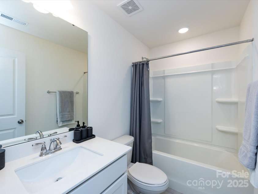 2141 Bexar Trail, Matthews, NC 28105.  MLS# CAR4255990, YatesRealty ID 14621. Main Bathroom