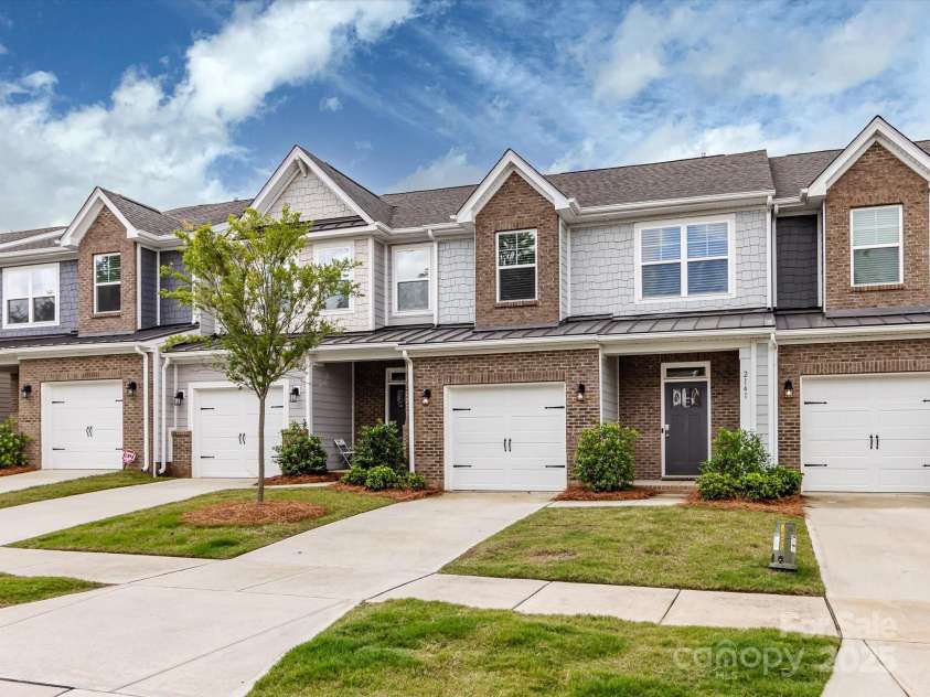 2141 Bexar Trail, Matthews, NC 28105.  MLS# CAR4255990, YatesRealty ID 14621. Welcome Home!