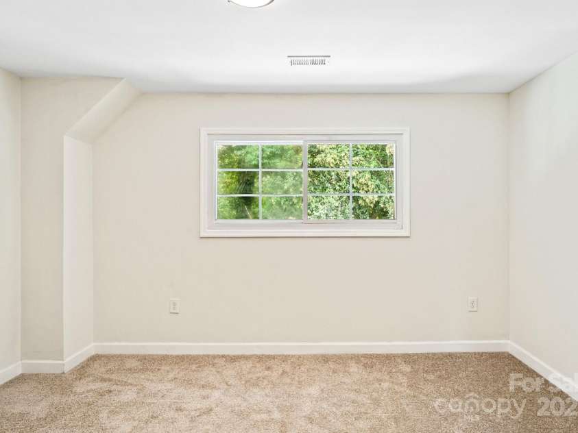 1215 Green Oaks Lane, Charlotte, NC 28205.  MLS# CAR4256711, YatesRealty ID 14622. 