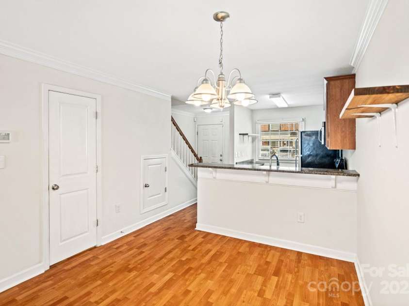 1215 Green Oaks Lane, Charlotte, NC 28205.  MLS# CAR4256711, YatesRealty ID 14622. 