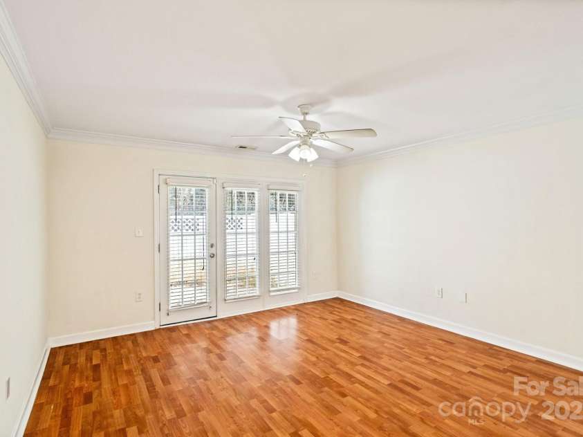 1215 Green Oaks Lane, Charlotte, NC 28205.  MLS# CAR4256711, YatesRealty ID 14622. 