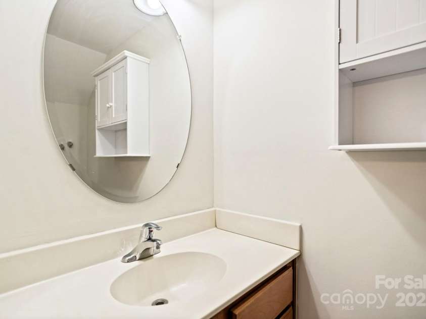 1215 Green Oaks Lane, Charlotte, NC 28205.  MLS# CAR4256711, YatesRealty ID 14622. 