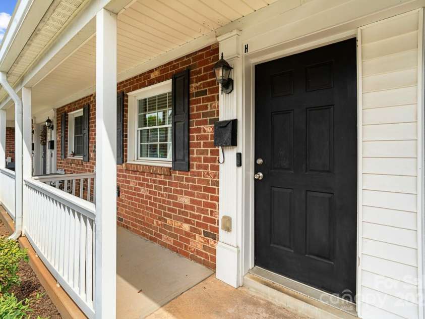 1215 Green Oaks Lane, Charlotte, NC 28205.  MLS# CAR4256711, YatesRealty ID 14622. Incredible opportunity just minutes to Plaza Midwood and a short drive to Uptown Charlotte.