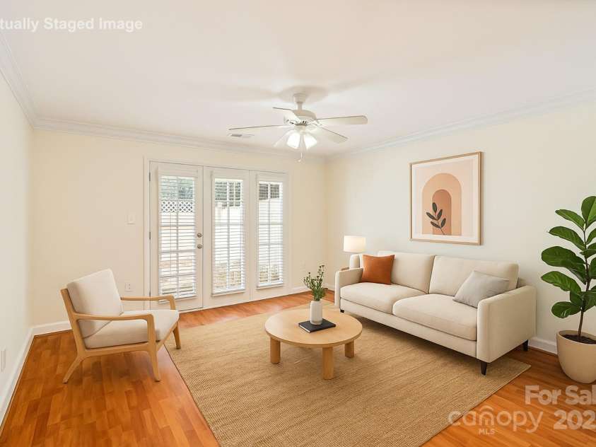 1215 Green Oaks Lane, Charlotte, NC 28205.  MLS# CAR4256711, YatesRealty ID 14622. Open concept kitchen, dining, and living area offers flexibility with a convenient kitchen bar.