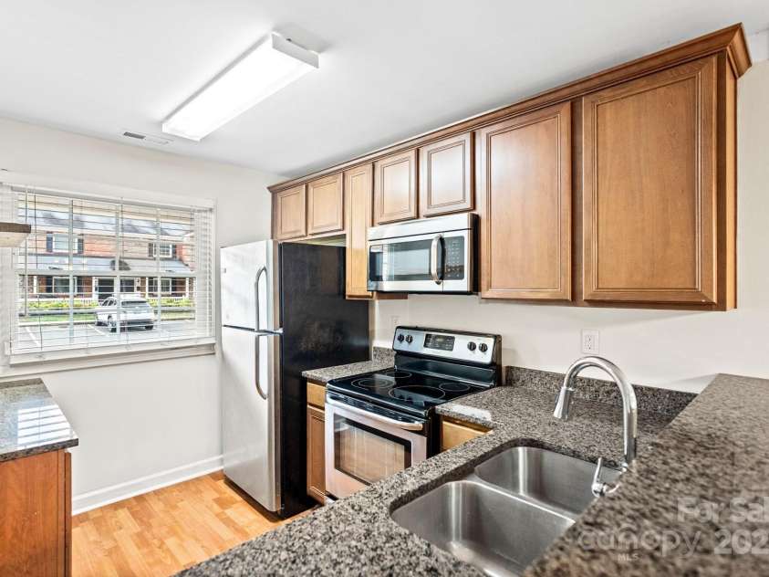 1215 Green Oaks Lane, Charlotte, NC 28205.  MLS# CAR4256711, YatesRealty ID 14622. Secondary bedroom or versatile flex space.