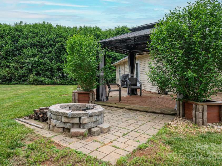1774 Smyrna Lane, Catawba, NC 28609.  MLS# CAR4257675, YatesRealty ID 14624. Fire Pit