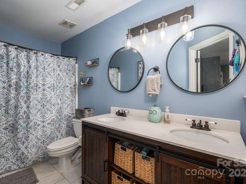 1774 Smyrna Lane, Catawba, NC 28609.  MLS# CAR4257675, YatesRealty ID 14624. Primary Bathroom