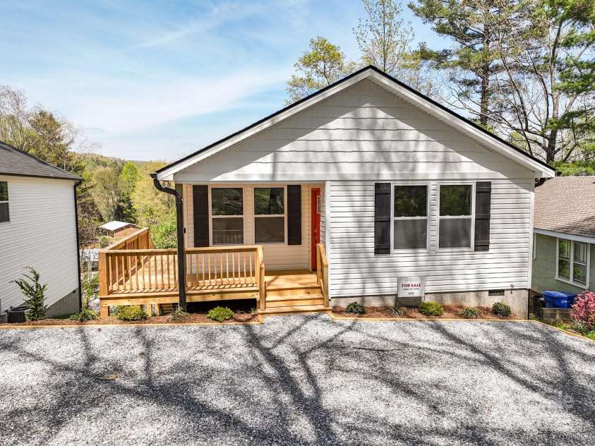 95 Eastabrook Avenue, Brevard, NC 28712.  MLS# CAR4206882, YatesRealty ID 14625. 