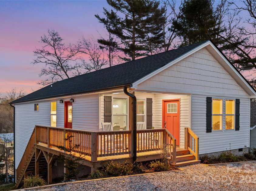 95 Eastabrook Avenue, Brevard, NC 28712.  MLS# CAR4332196, YatesRealty ID 14625. 