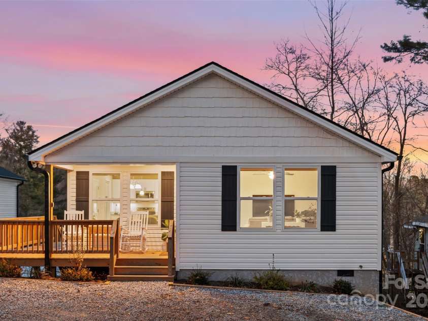 95 Eastabrook Avenue, Brevard, NC 28712.  MLS# CAR4332196, YatesRealty ID 14625. 